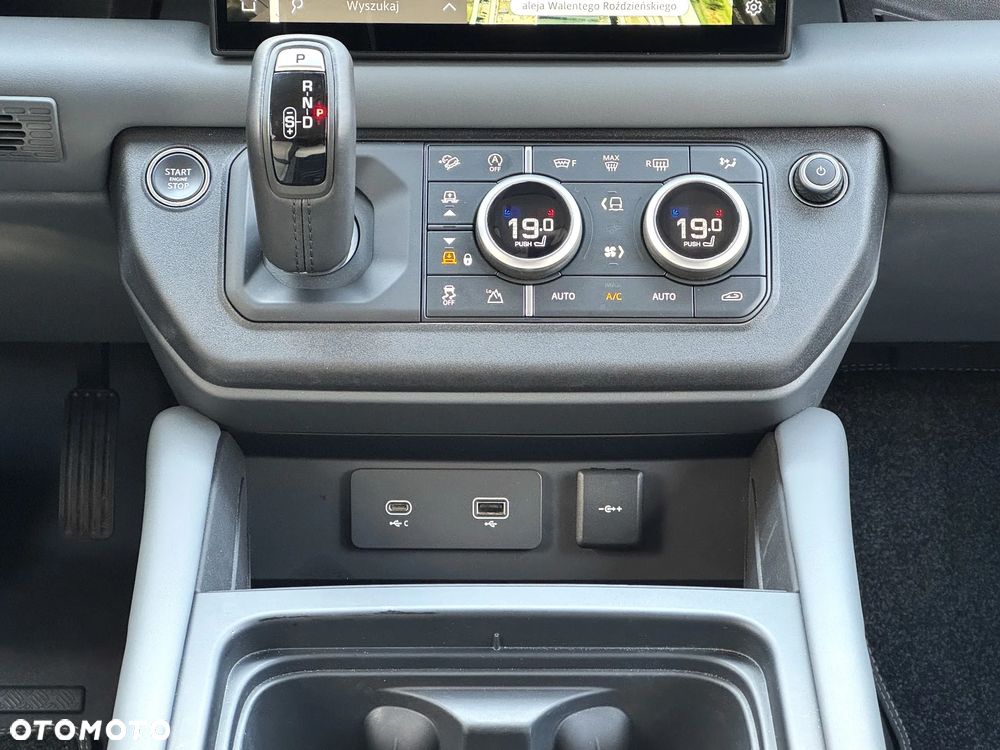 Land Rover Defender 110 D300 X-Dynamic HSE - 11