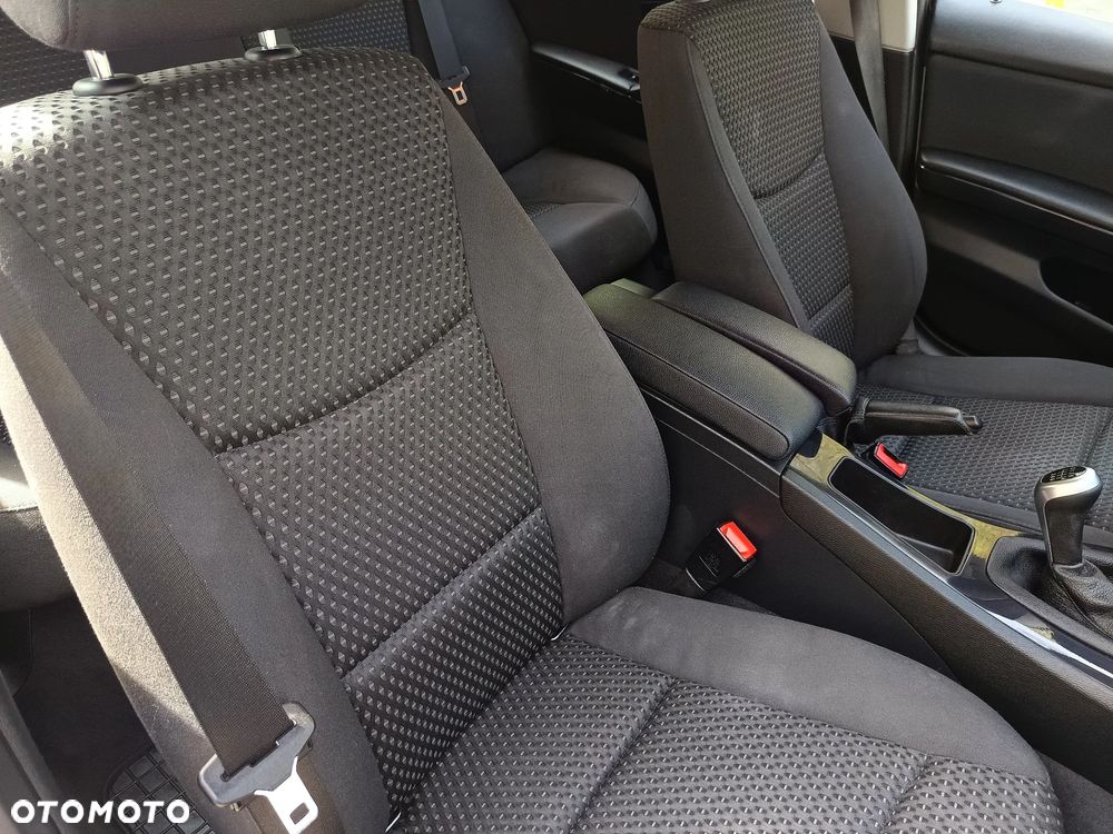 BMW Seria 3 318d DPF Edition Lifestyle - 28
