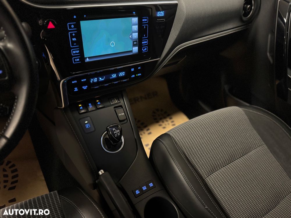 Toyota Auris 1.8 L VVT-i Sol + - 20