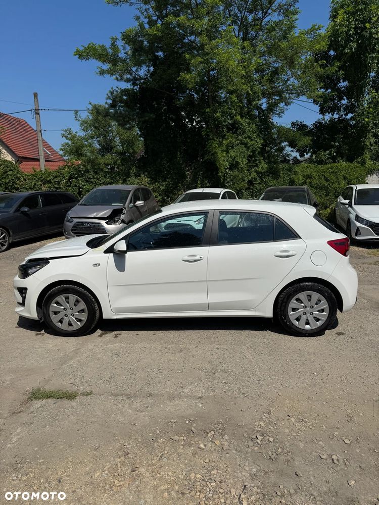 Kia Rio - 4