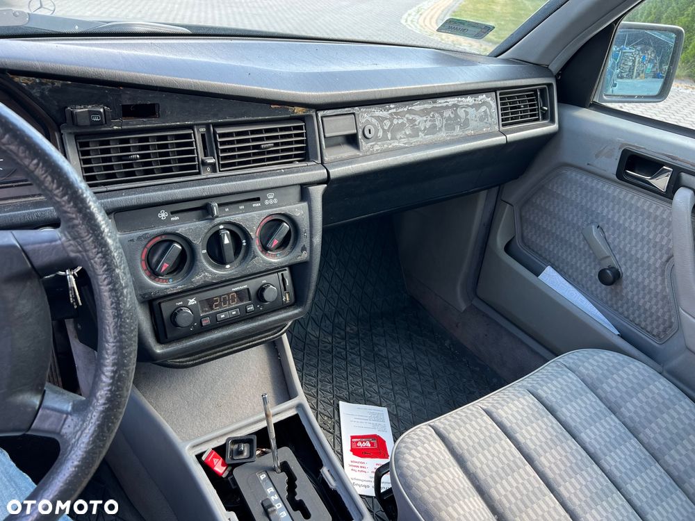 Mercedes-Benz W201 (190) - 11