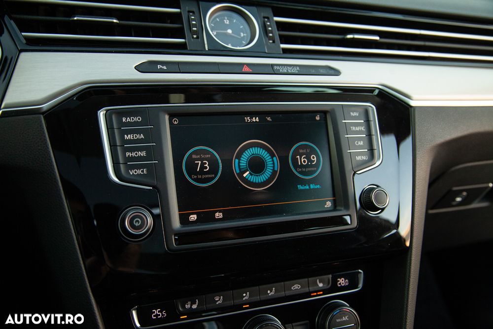 Volkswagen Passat Variant 2.0 TDI DSG 4Motion Highline - 15