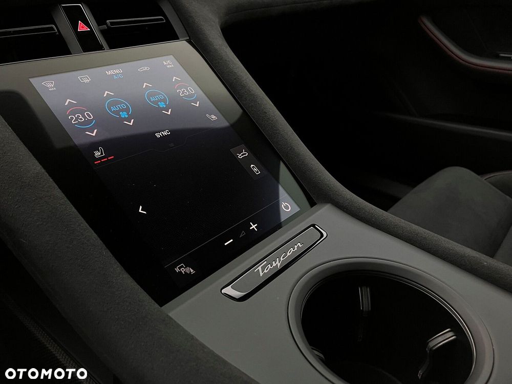Porsche Taycan - 39