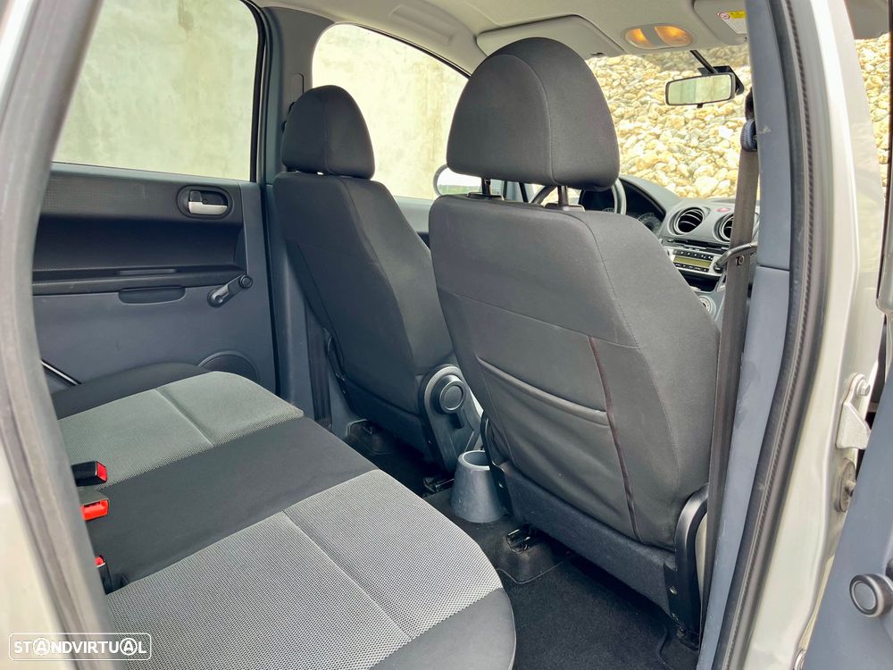 Mitsubishi Colt - 31