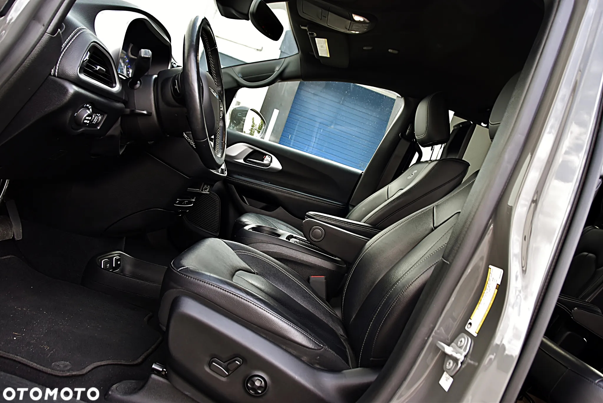Chrysler Pacifica - 17