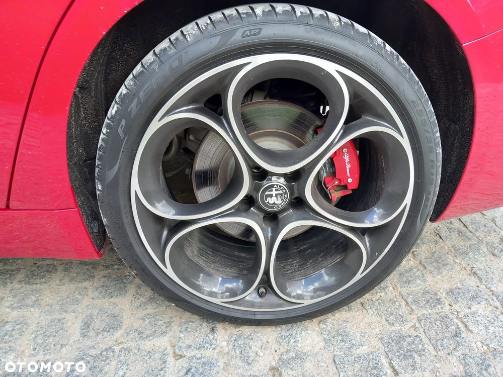 Alfa Romeo Giulia 2.0 Turbo Competizione Q4 - 12