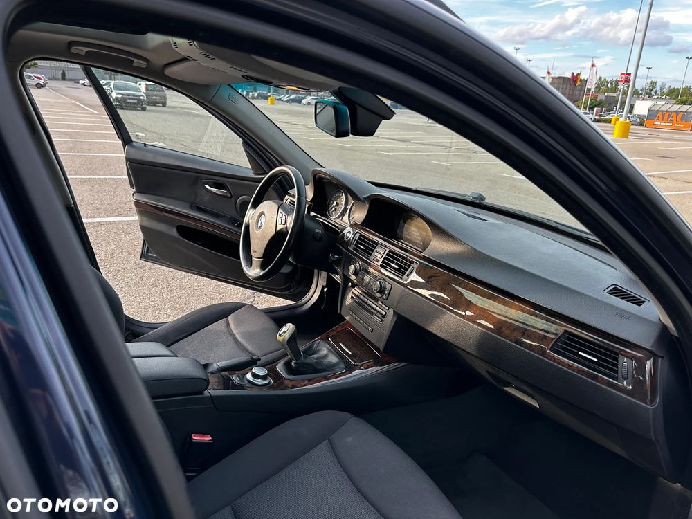BMW Seria 3 318d - 19