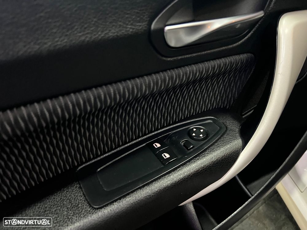 BMW 114 i Line Urban - 11