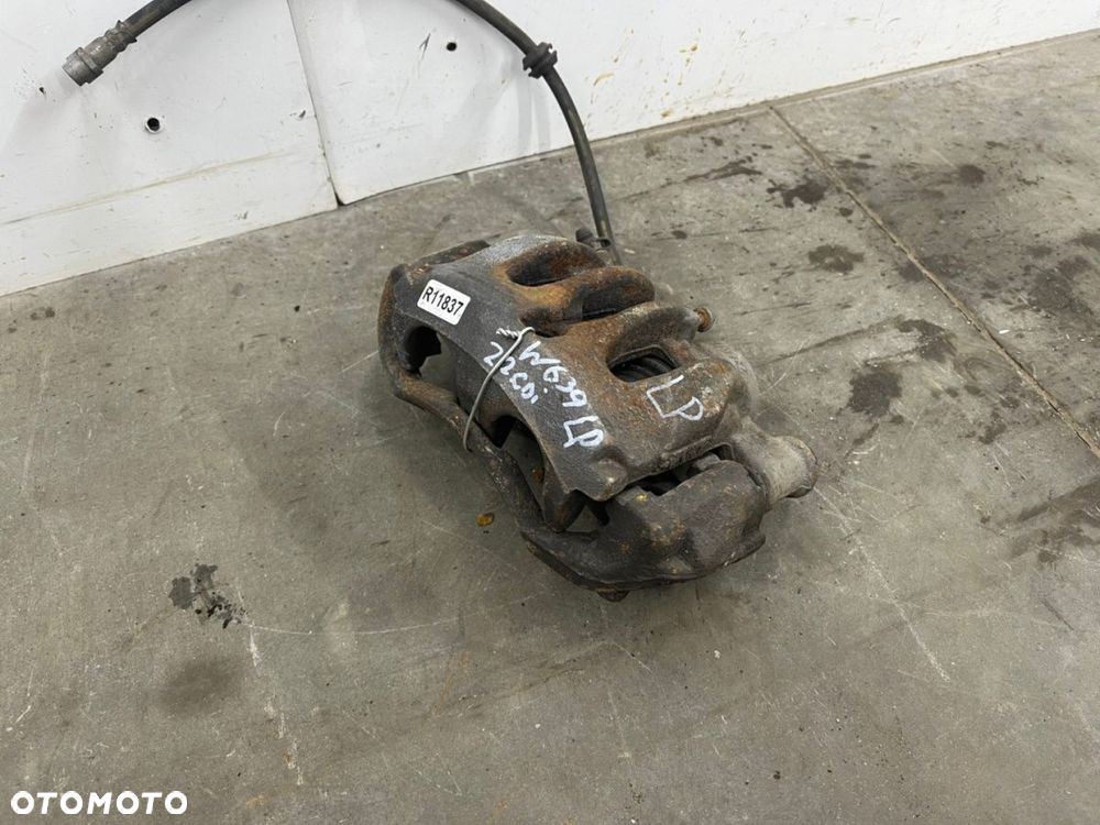 Zacisk hamulcowy Mercedes Vito Viano w639 2.2cdi lewy przedni jarzmo BREMBO 928908