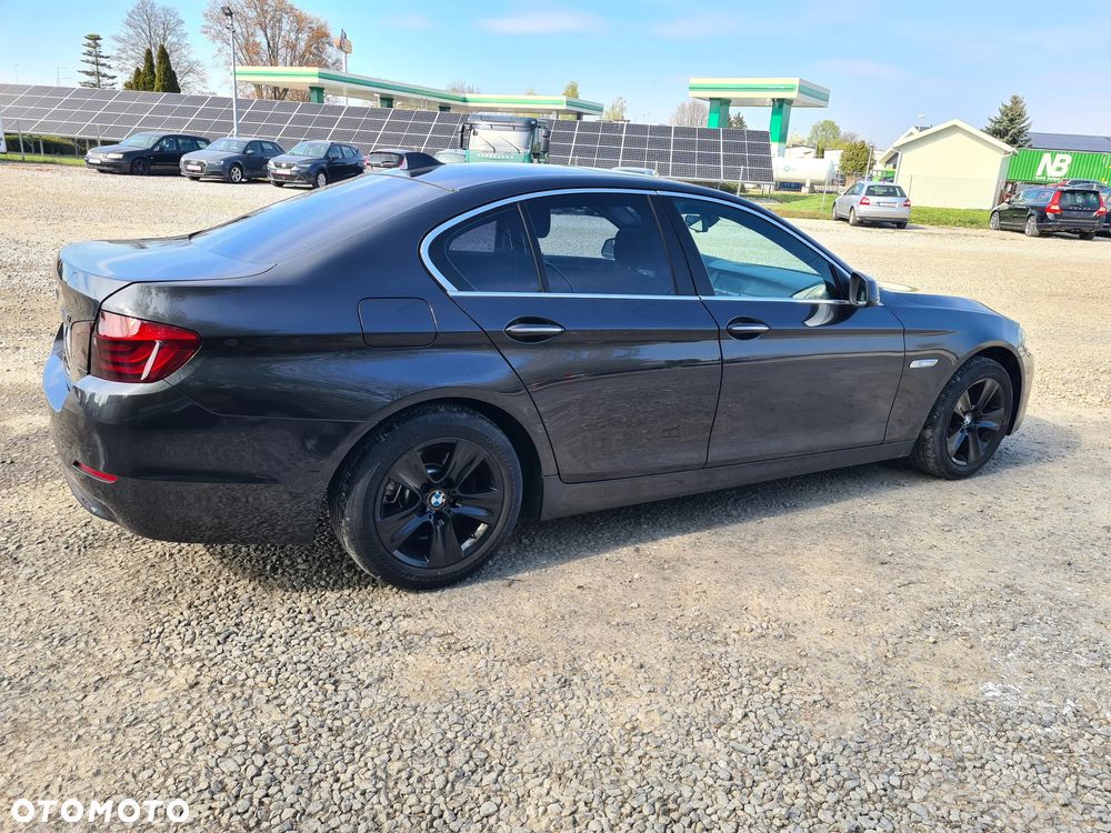 BMW Seria 5 528i xDrive Sport-Aut - 10