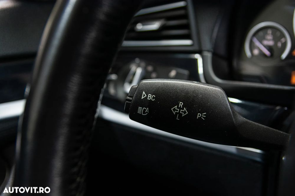 BMW Seria 5 525d xDrive - 23