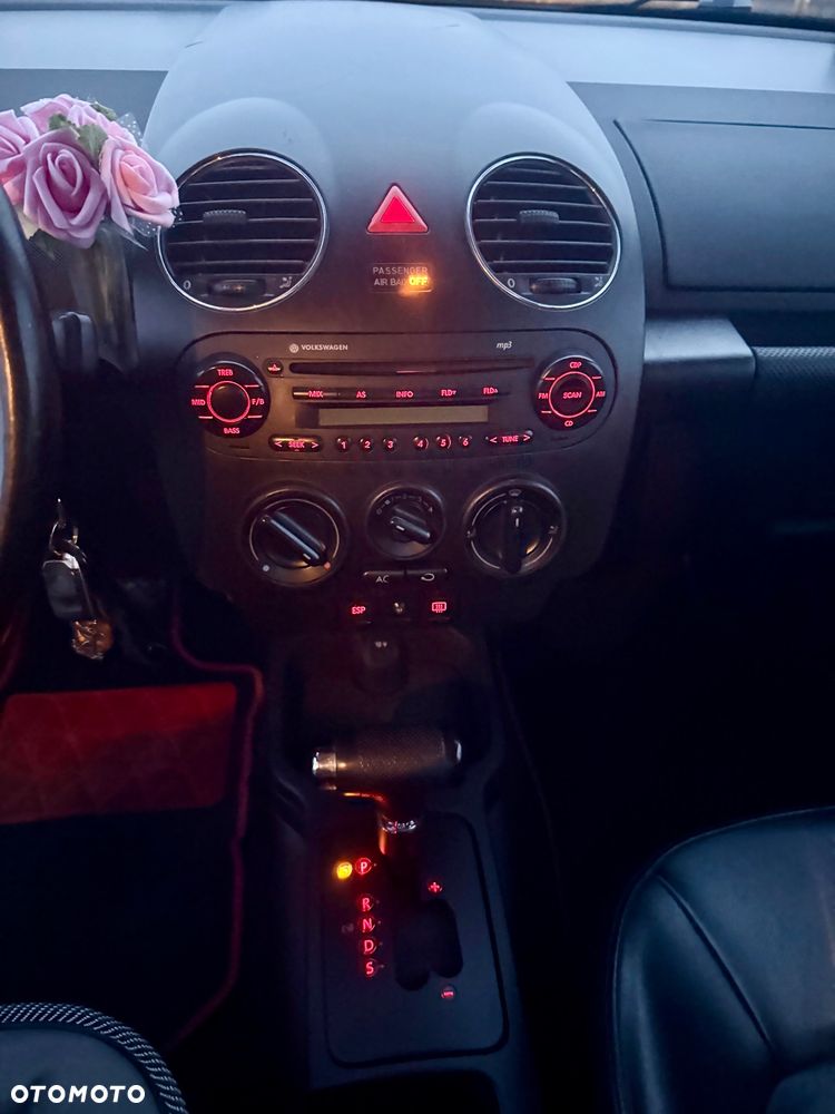 Volkswagen New Beetle - 7