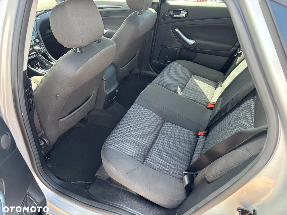 Ford Mondeo 2.0 Ghia - 14