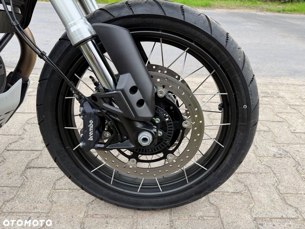 Moto Guzzi V85 - 22