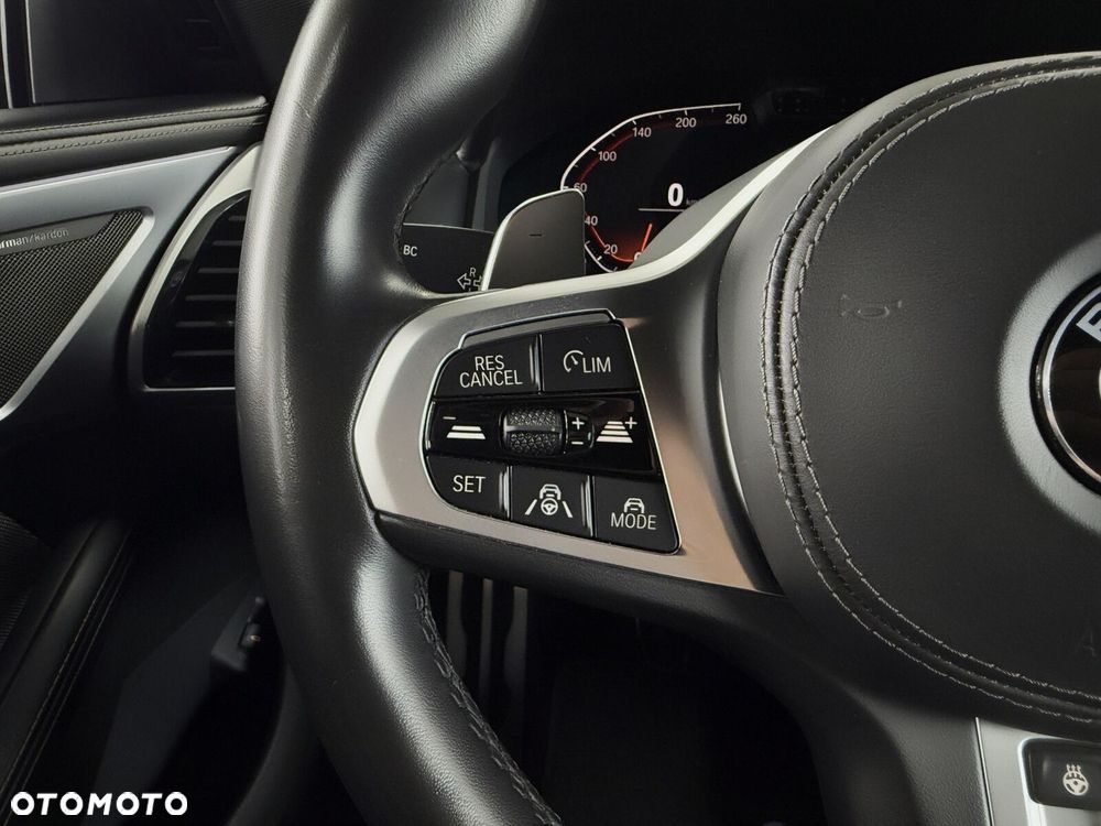BMW Seria 8 - 29