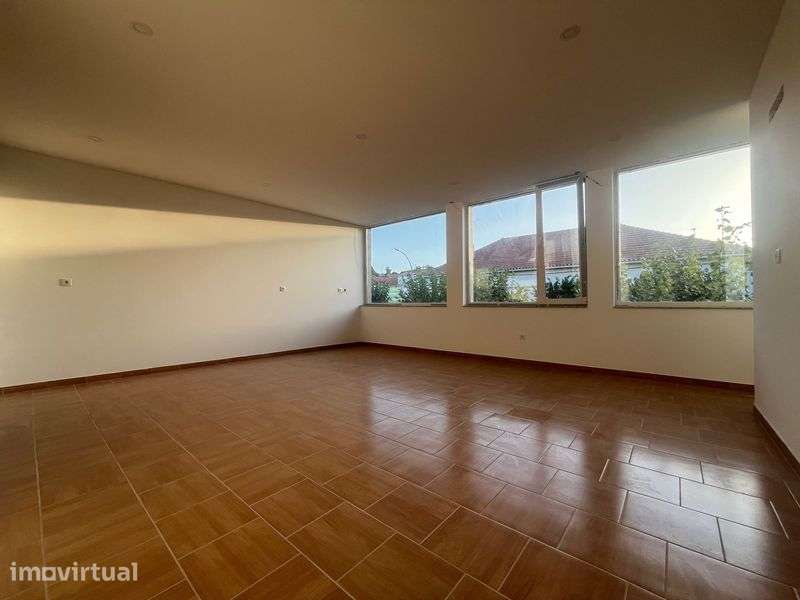 Apartamento T2 novo de 96 m2 no centro da Mêda, na avenida principal - Grande imagem: 2/10
