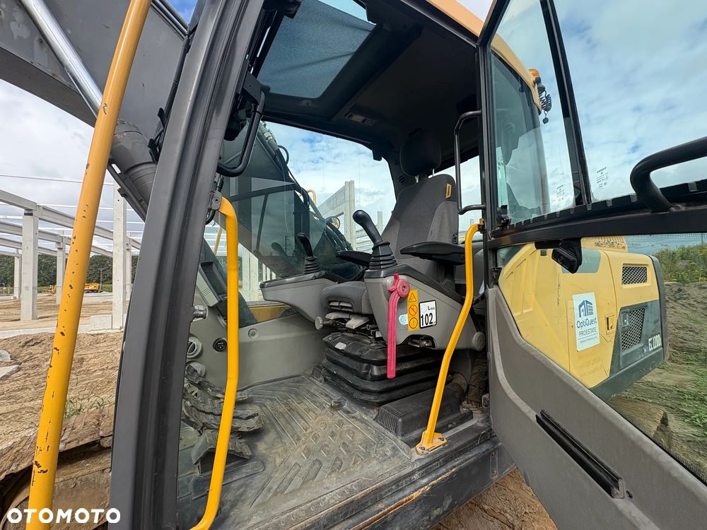 Volvo ec220 - 3