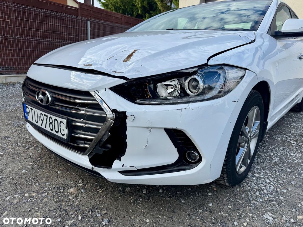 Hyundai Elantra 1.6 Style - 12