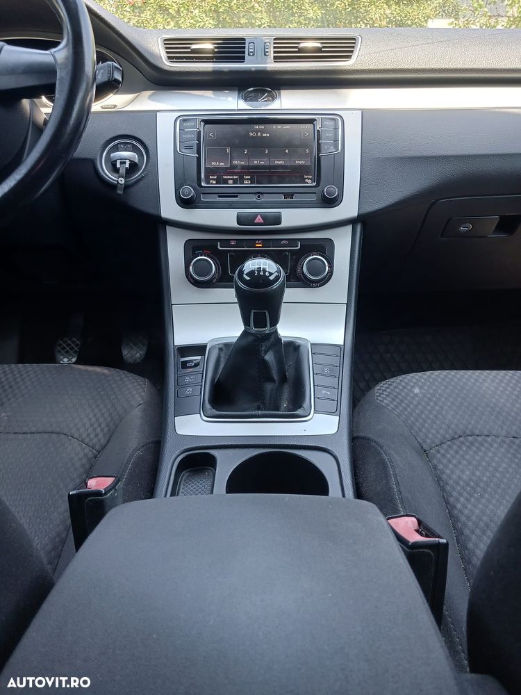 Volkswagen Passat - 11