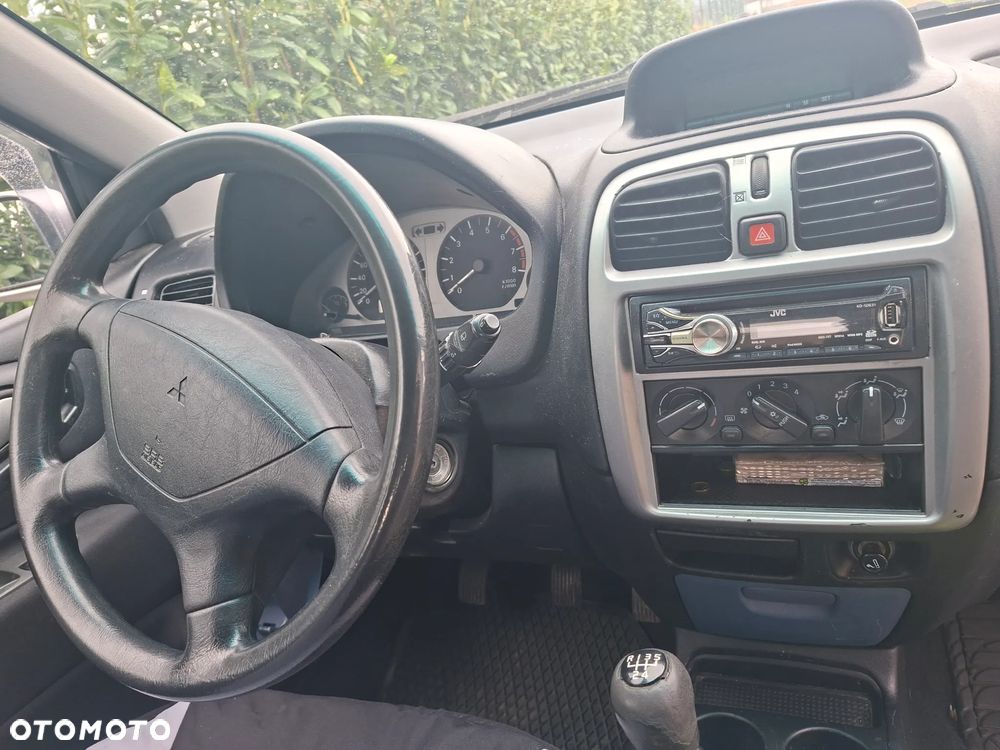 Mitsubishi Space Star - 4