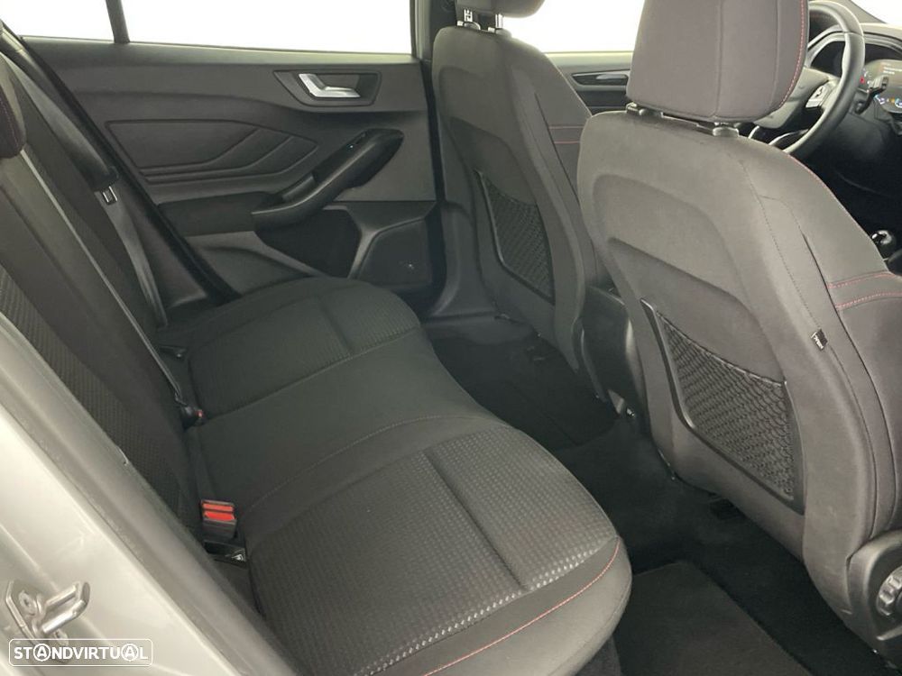 Ford Focus 1.0 EcoBoost MHEV ST-Line — fotografia 23