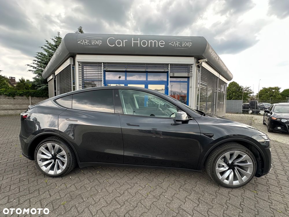 Tesla Model Y - 4