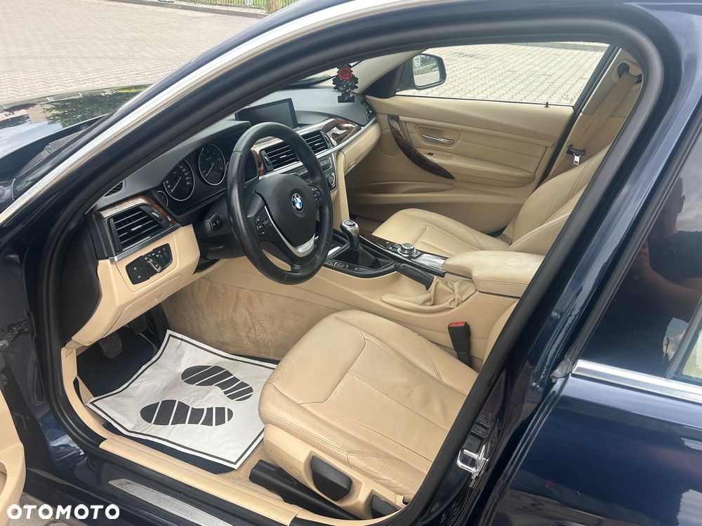 BMW Seria 3 320d Luxury Line - 13
