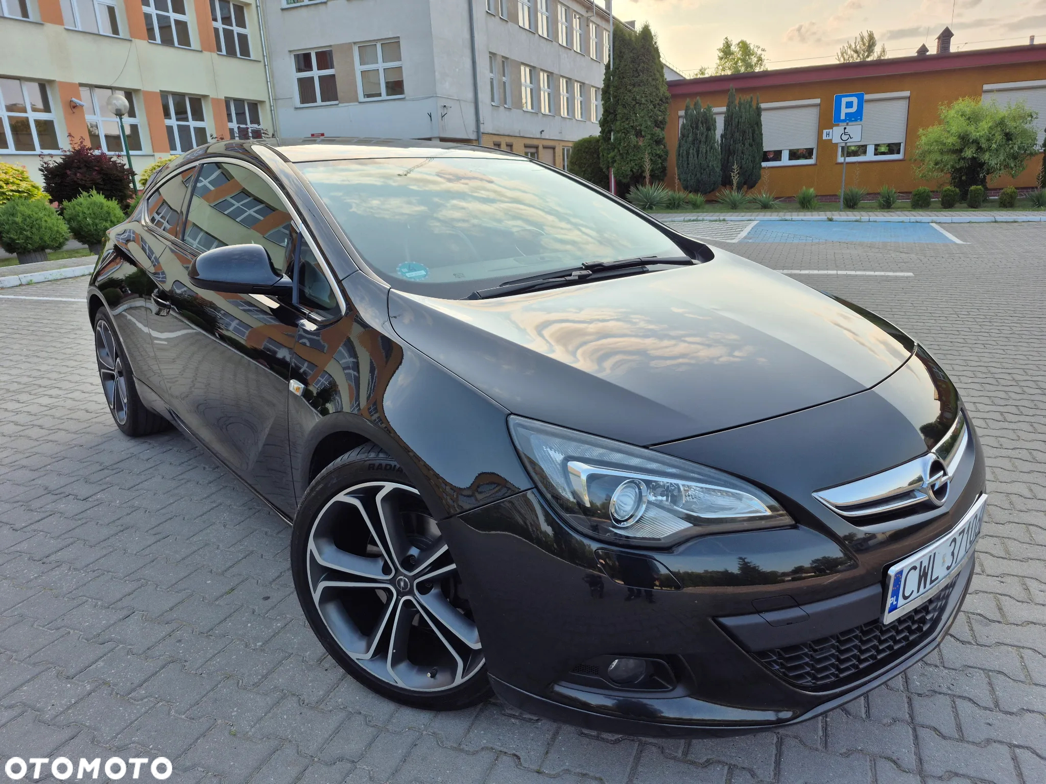 Opel Astra IV GTC 1.6 T Sport - 4