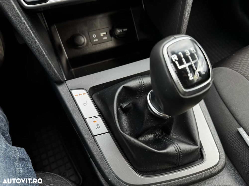 Hyundai Elantra - 25