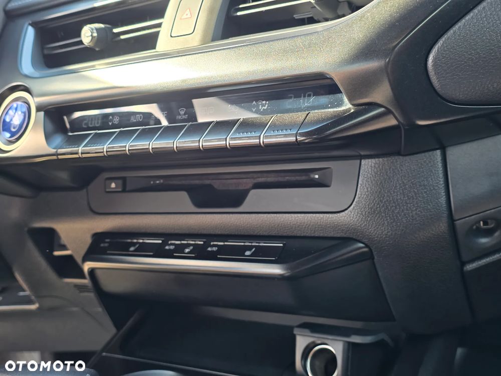 Lexus UX - 22