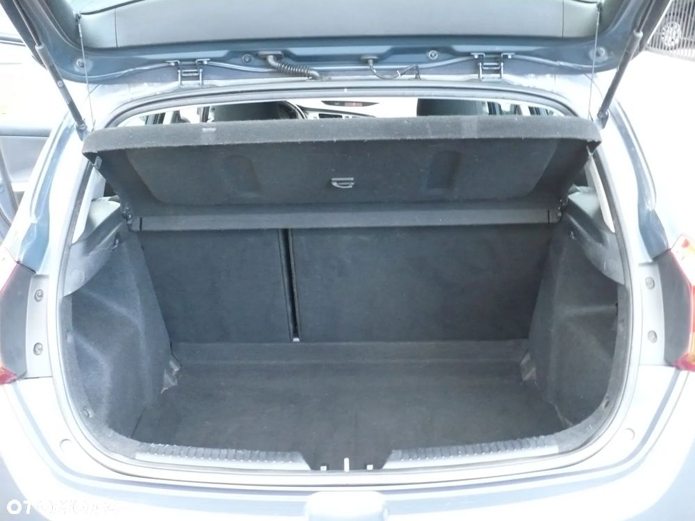 Kia Ceed 1.6 GDI Dream-Team Edition - 16