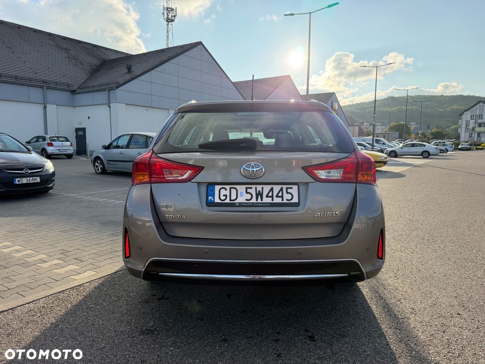 Toyota Auris 1.4 D-4D Premium - 4