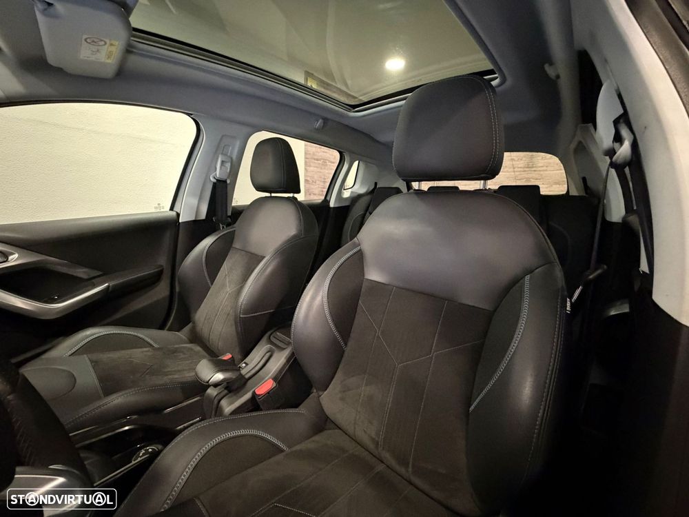 Peugeot 2008 1.2 PureTech Allure EAT6 - 24