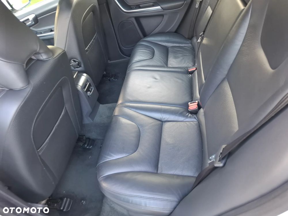 Volvo V60 D6 AWD Plug-in Hybrid R-Design Summum - 7