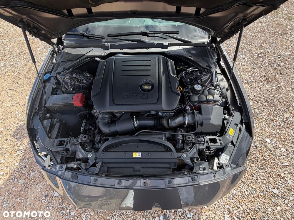 Jaguar XE 2.0 D R-Sport - 21