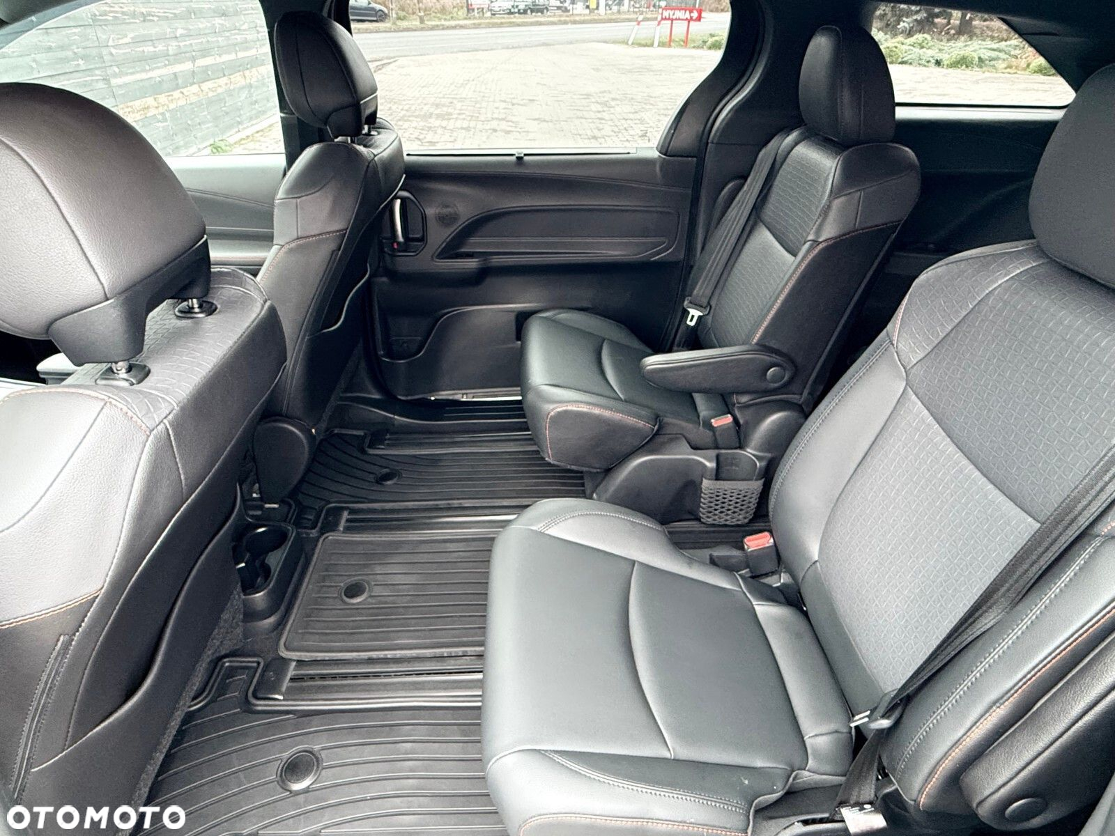Toyota Sienna - 38