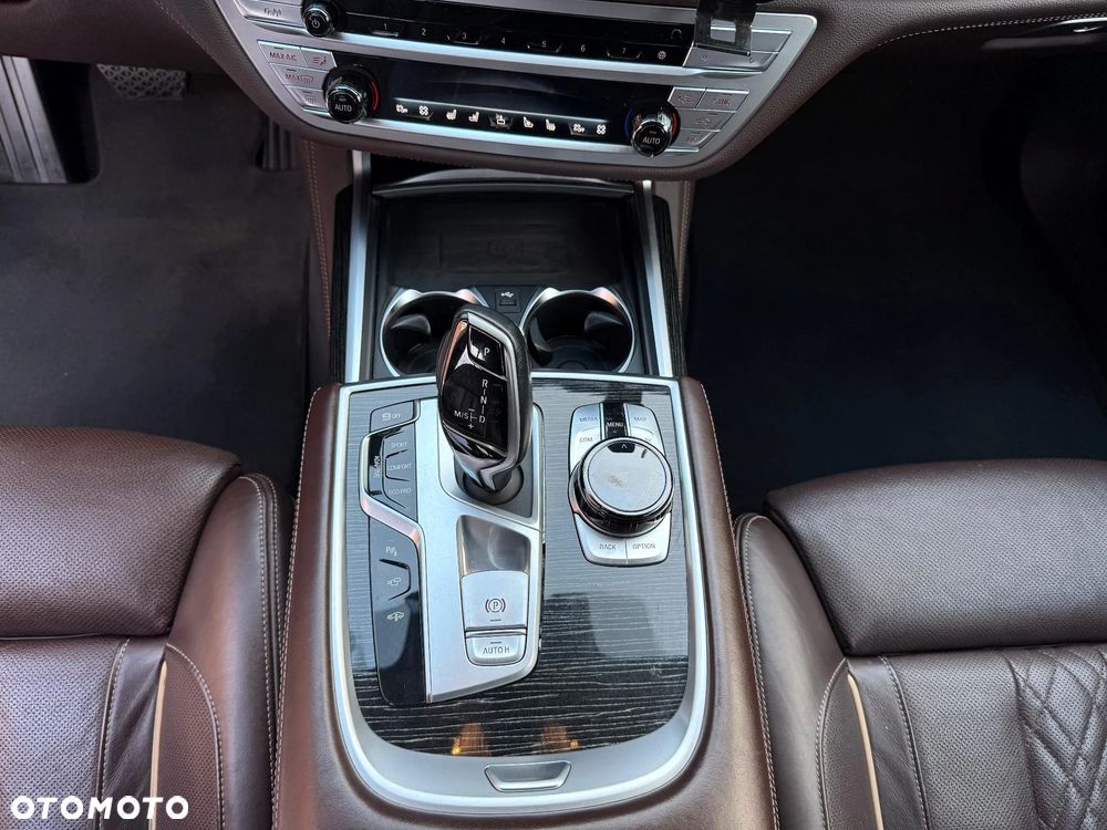 BMW Seria 7 740d xDrive - 31