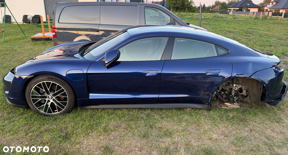 Porsche Taycan - 7