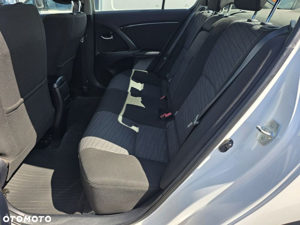 Toyota Avensis - 27