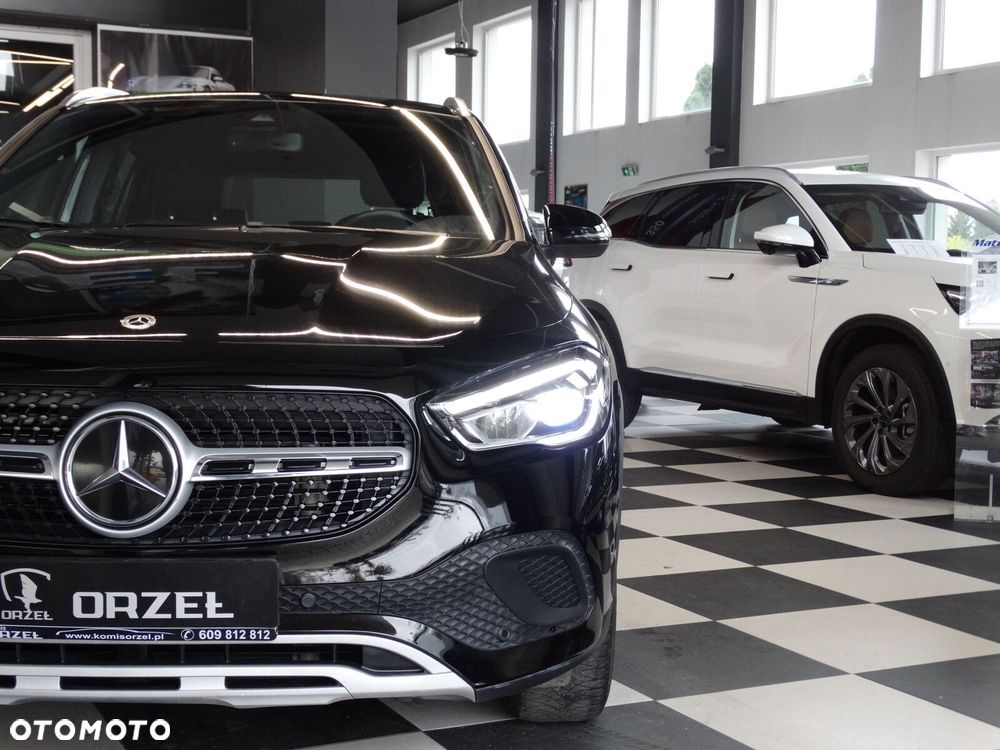 Mercedes-Benz GLA - 37