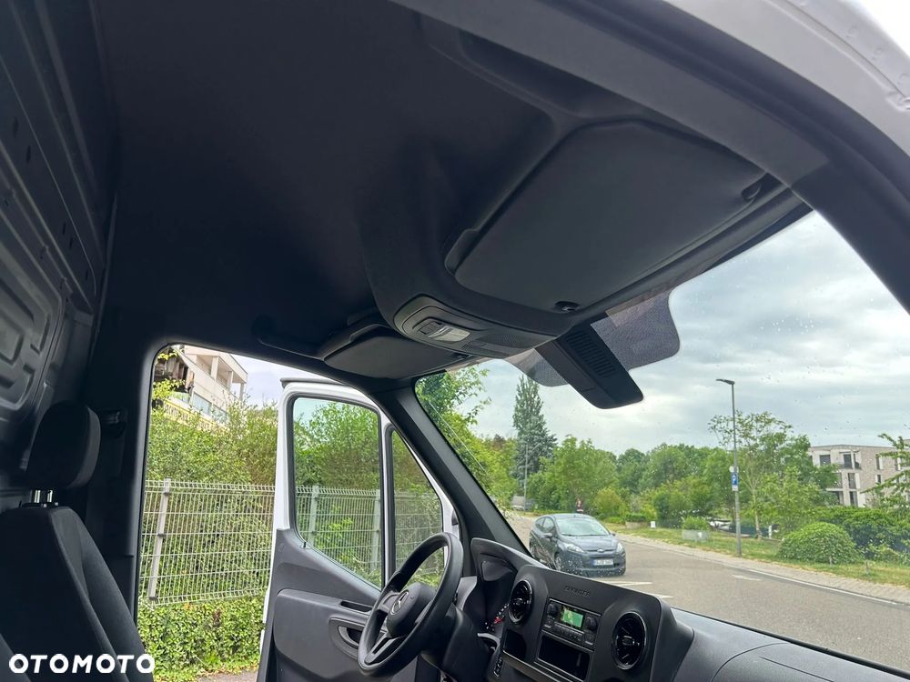 Mercedes-Benz Sprinter - 13