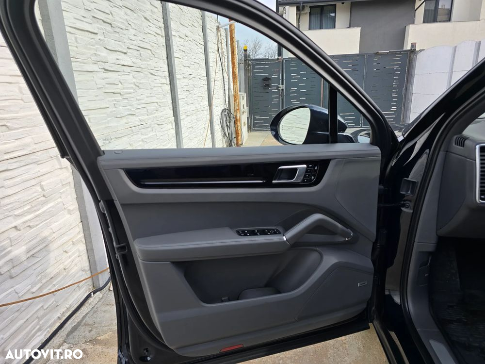 Porsche Cayenne E-Hybrid Tiptronic S - 4