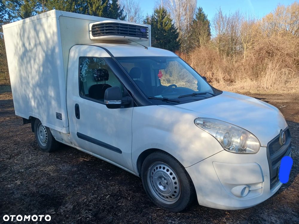 Fiat Doblo 1.3 TDI 90KM 2014r Izoterma Chłodnia Mroźnia Agregat Carrier Xarios 200 230v Zasilanie zew - 2