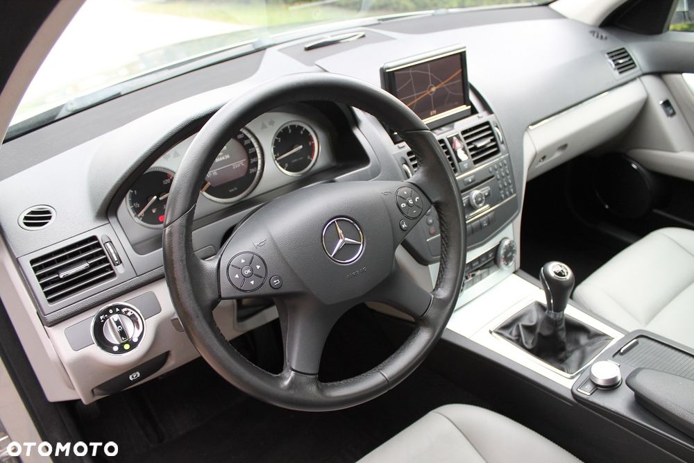 Mercedes-Benz Klasa C 220 CDI DPF Avantgarde - 9