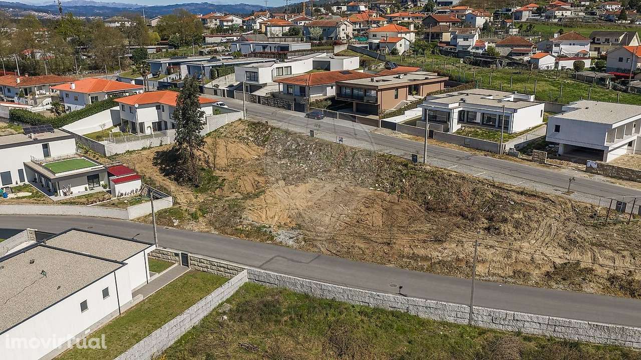 Terreno de construção com projeto aprovado em Prazins Sta. Eufémia - Grande imagem: 2/18