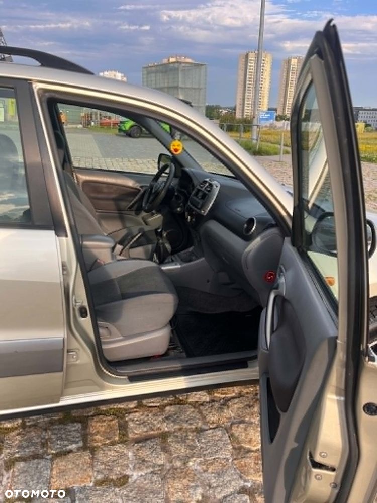 Toyota RAV4 - 9