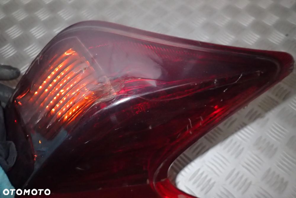 LAMPA LEWY TYŁ NISSAN JUKE PĘKNIĘTA - 5