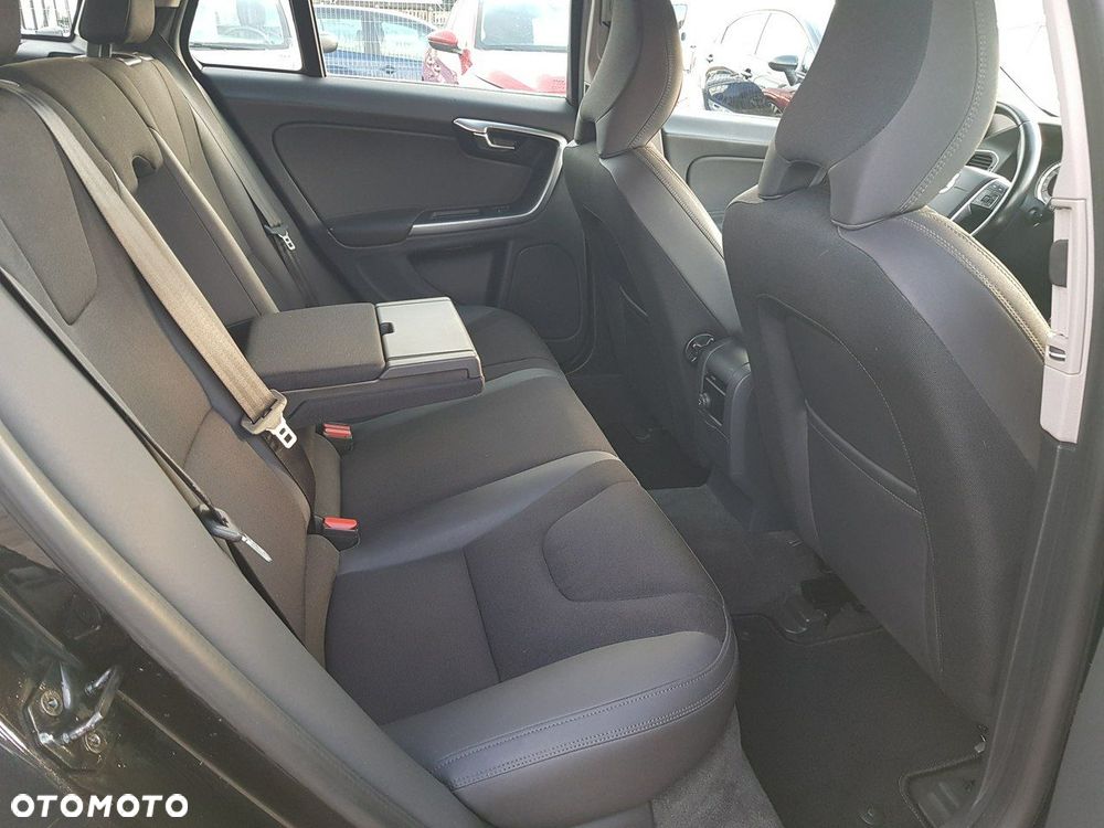 Volvo V60 D4 Momentum - 15