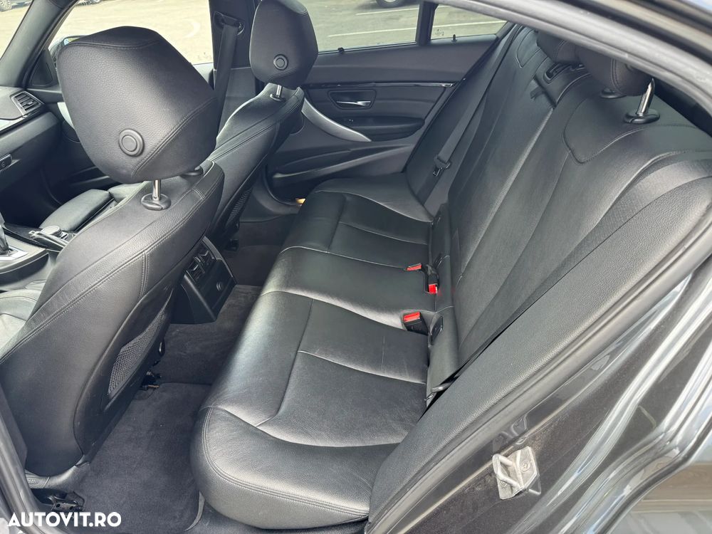 BMW Seria 3 320d Aut. M Sport - 15