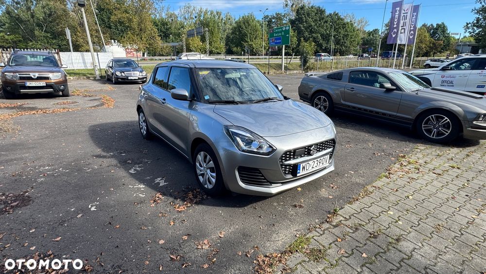 Suzuki Swift 1.2 Premium Plus CVT - 3